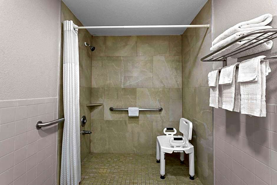Days Inn by Wyndham St. Petersburg Central