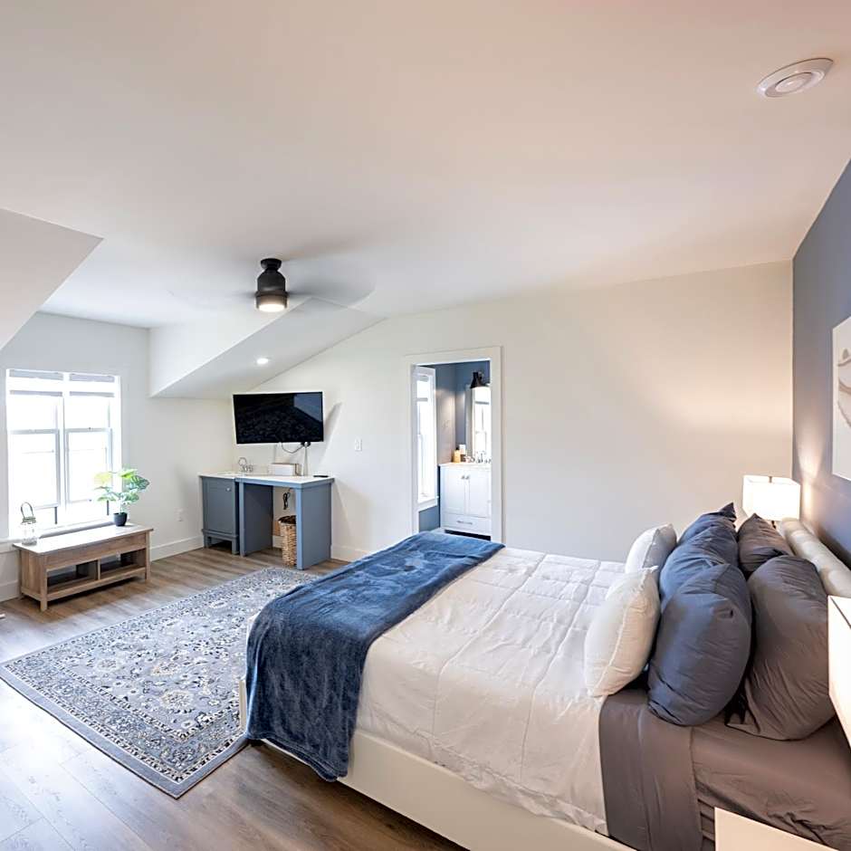 Captain Dan's Sunset Suite