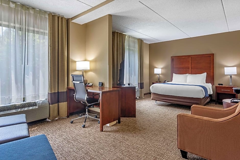 Comfort Suites Manchester near Arnold AFB