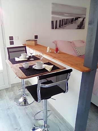 Deluxe Room (2 Adults + 1 Child)