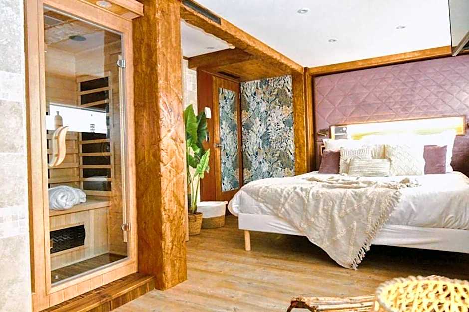 Photo 1 of 4 of Superior Suite