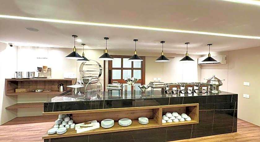 King Suites Hotel
