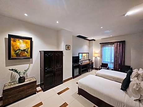 Deluxe Twin Room with City View