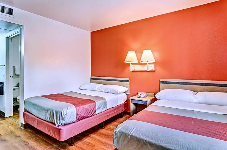 Motel 6 Pittsburgh - Crafton