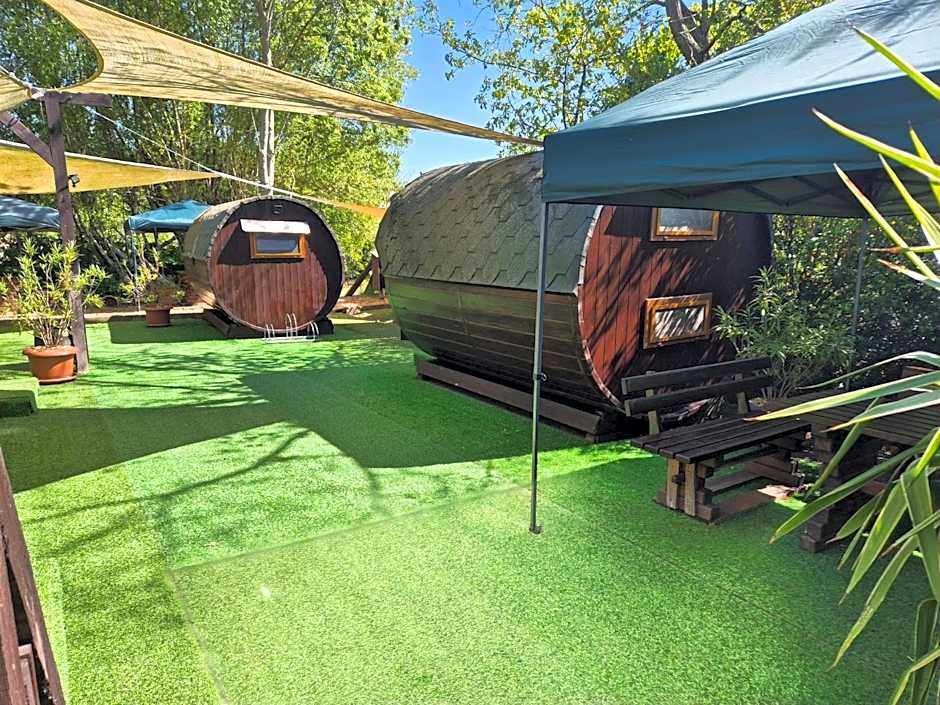 Mini Hotel Übernachten Im Gurkenfass