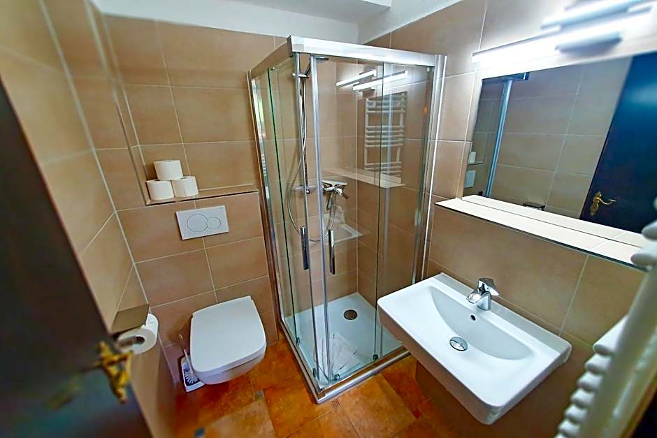 Ostsee-Rittergut-Rügen mit BinzHotel & OrdensKapelle & RomantikGut