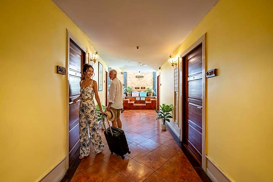 Studio Suite by Royal Ivory Nana