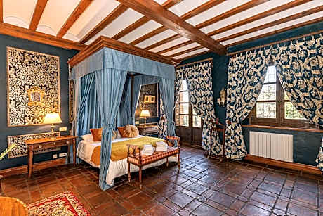Quadruple Room with Private Bathroom