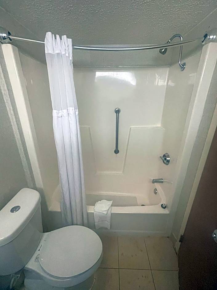 Clarion Hotel & Conference Center Lansing West