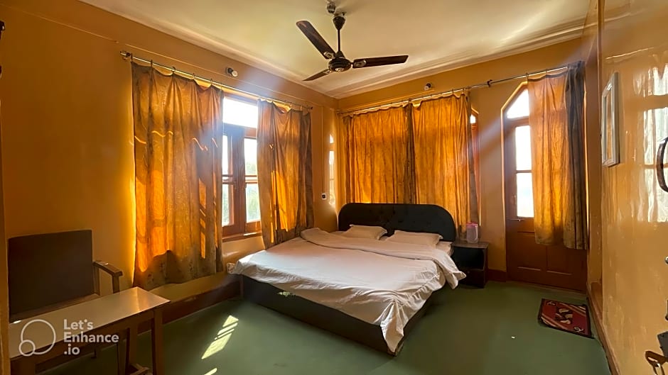 Hotel Royal Reshi – Srinagar, PA