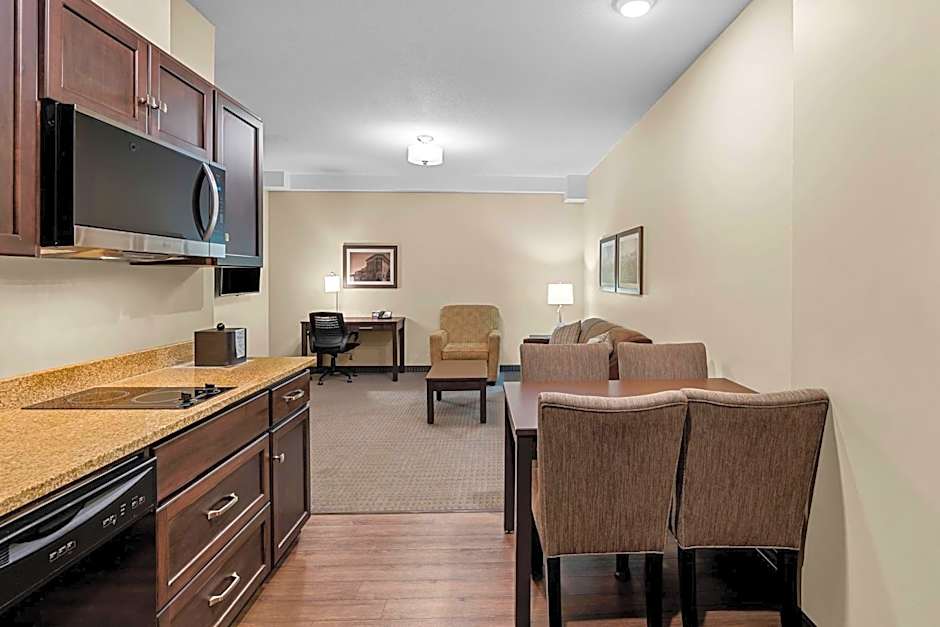 Best Western Plus Lacombe Inn & Suites