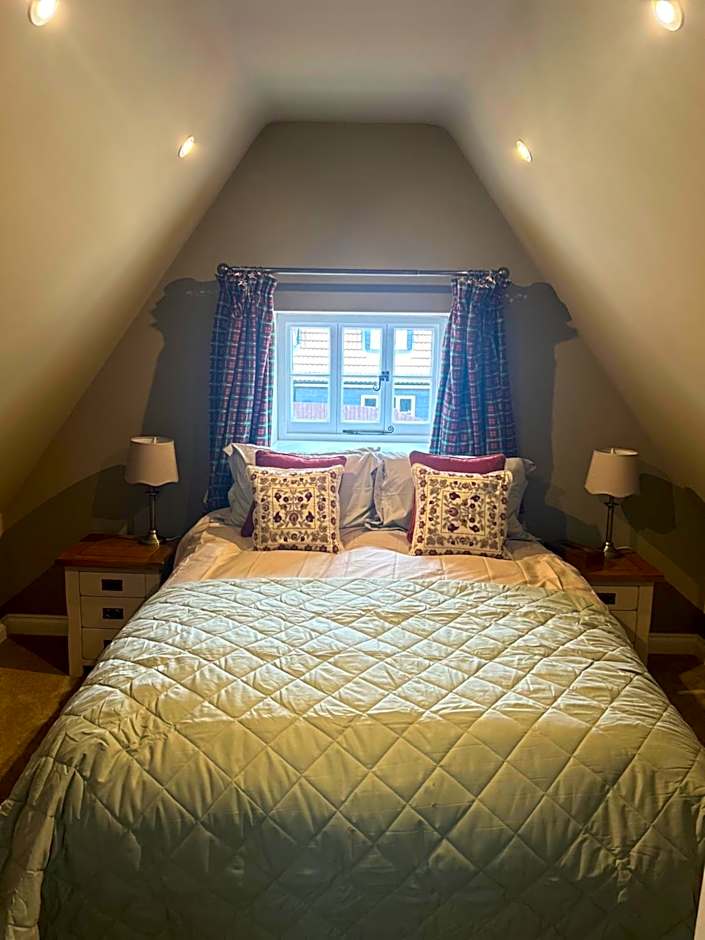 Trowel and Hammer Flat 1