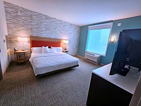 King Suite with Roll-In Shower - Mobility Accessible