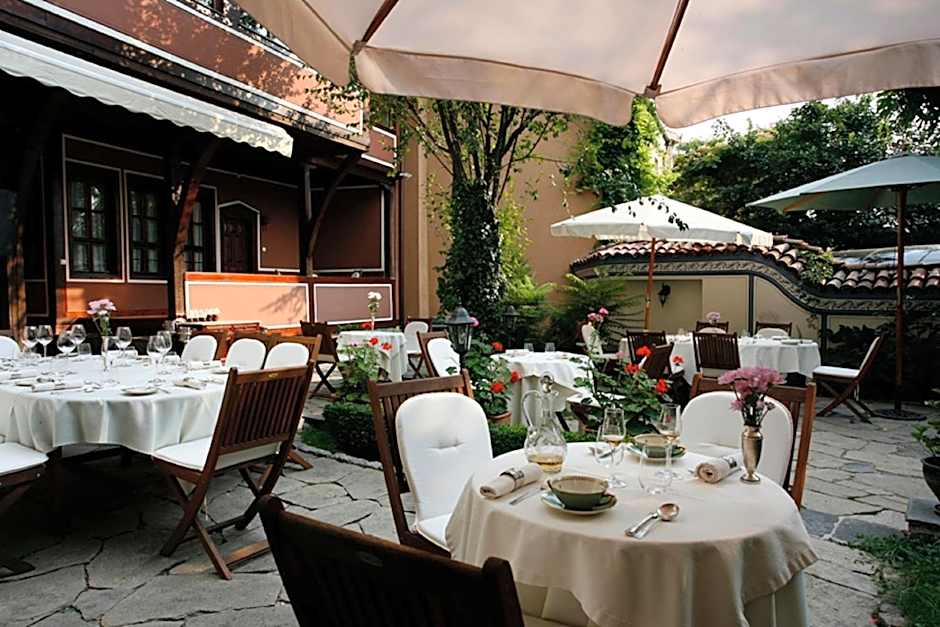 Old Legends Hotel