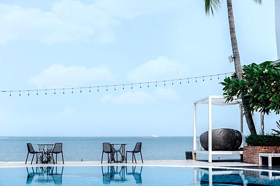 The Loft Seaside Sriracha Hotel