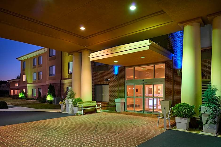 Holiday Inn Express Hotel & Suites Anniston/Oxford By IHG