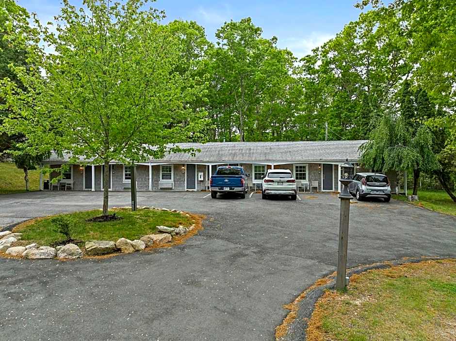 Sandwich Inn and Suites