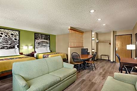 Queen Suite with Two Queen Beds - Non-Smoking