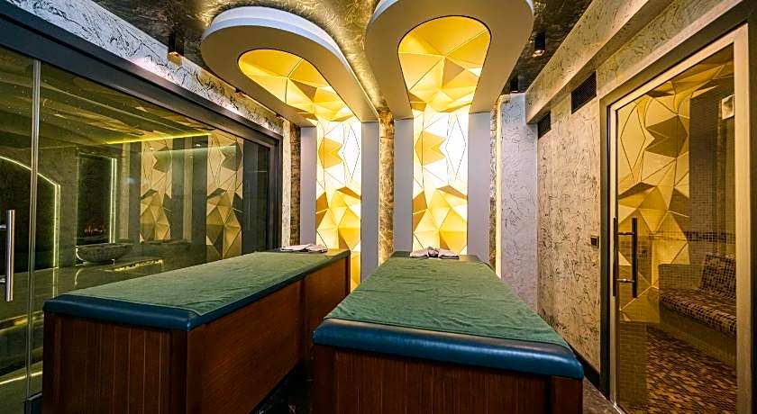 MQ Hotel Suites & SPA