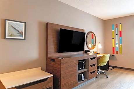 King Room - Hearing Access/Non-Smoking