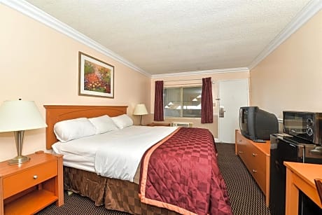 1 King Bed Non-Smoking