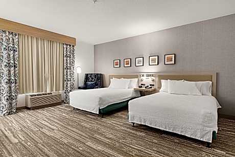 2 Qn Jr Ste Mobility Access W/ri Shwr Living Area Comp Wifi Hi Def.flat Screen Tv-fridge-pod Coffee