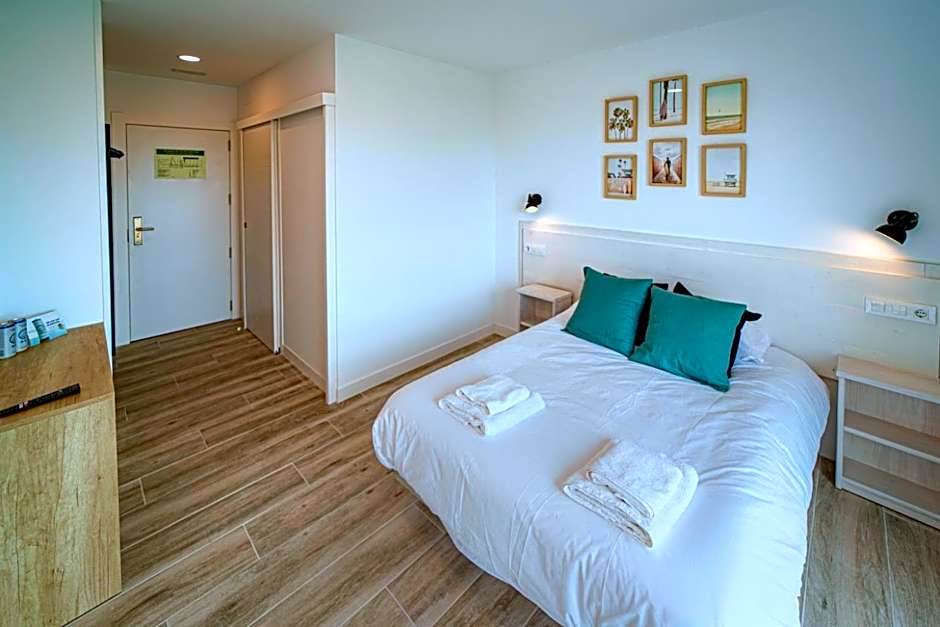 Alima Surf & Hotel