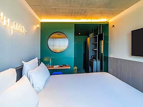 TRIBE Essential Room