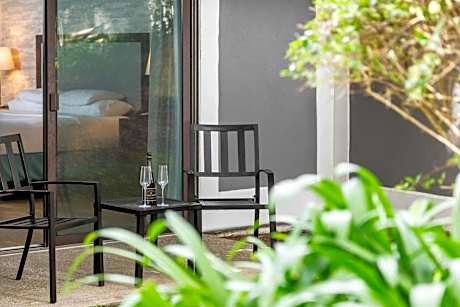 Queen Room with Two Queen Beds and Pool View - Balcony