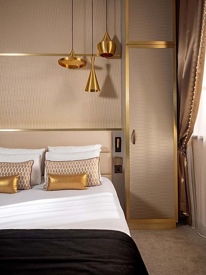 Niepce Paris, Curio Collection By Hilton