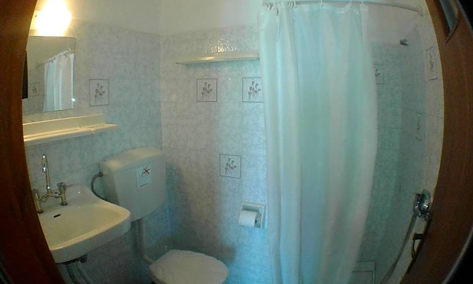 Jason Rooms & Studios