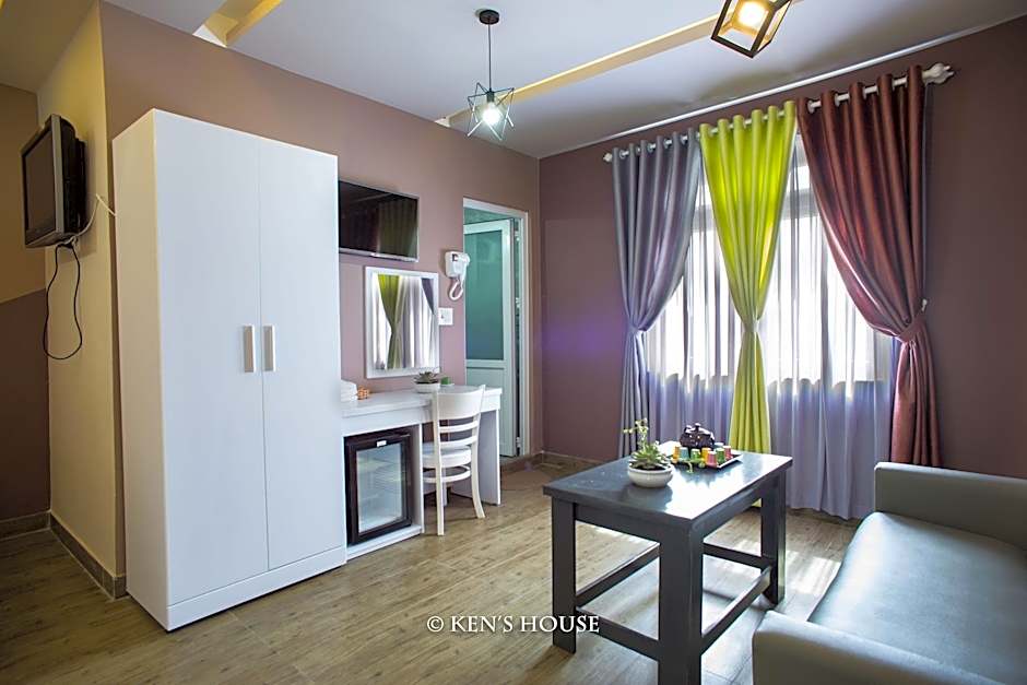 Ken's Backpackers Hotel