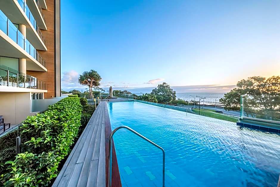 Oaks Redcliffe Mon Komo Suites