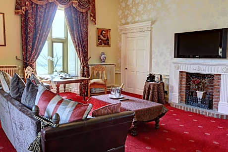 Suite with Four Poster Bed