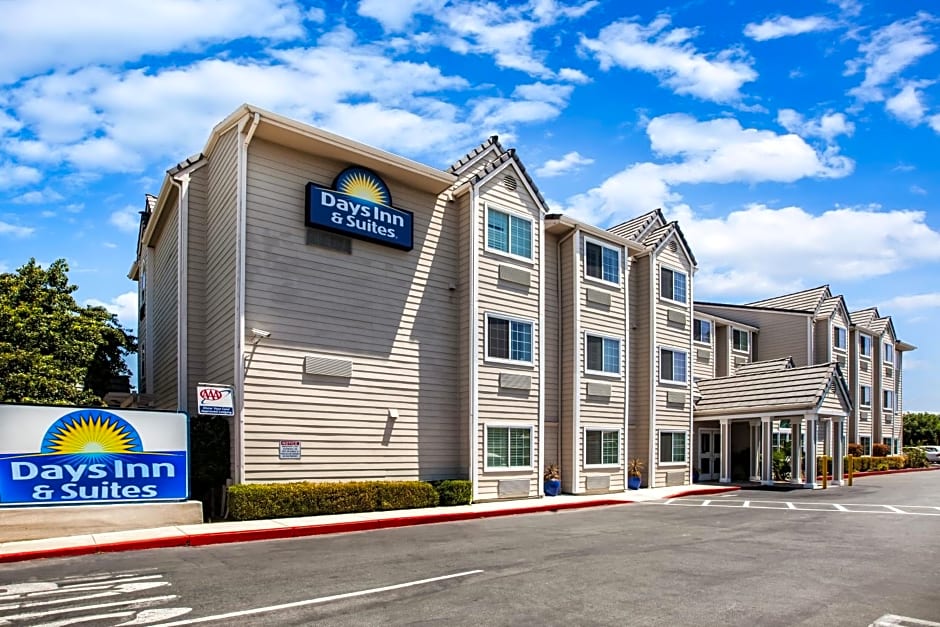 Days Inn & Suites by Wyndham Antioch
