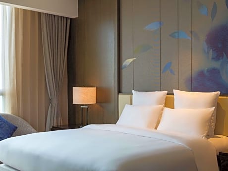 DELUXE ROOM, 1 King Size Bed, Lake View