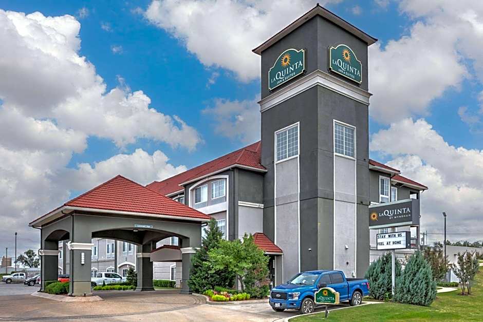 La Quinta Inn & Suites by Wyndham Tulsa Airport