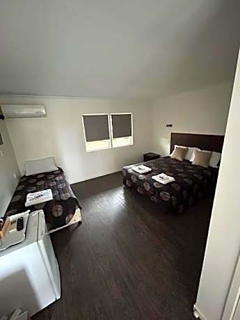 Coal n Cattle Hotel Motel