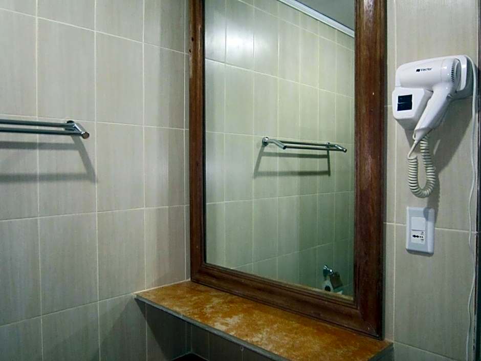 Plaza Maria Luisa Suites Inn