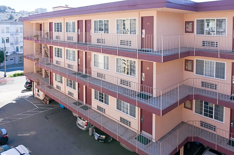 Redwood Inn