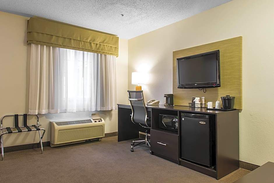 Mainstay Suites Pittsburgh Airport