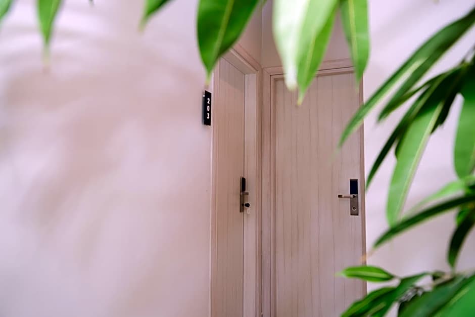 Lunar Hotel Modern Boutique