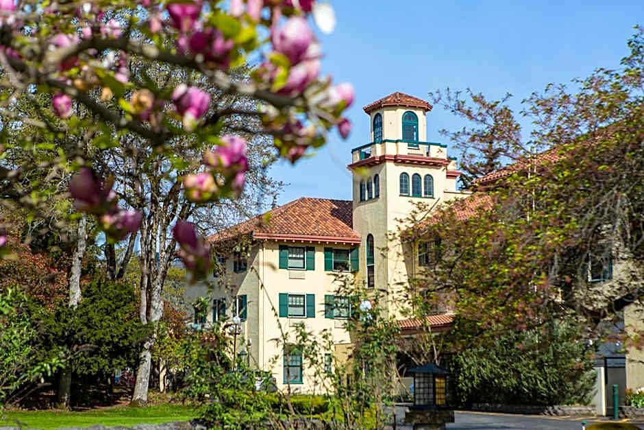 Columbia Gorge Hotel & Spa