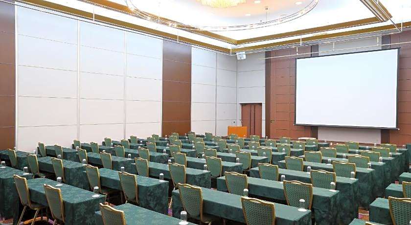 Shin-Osaka Esaka Tokyu REI Hotel