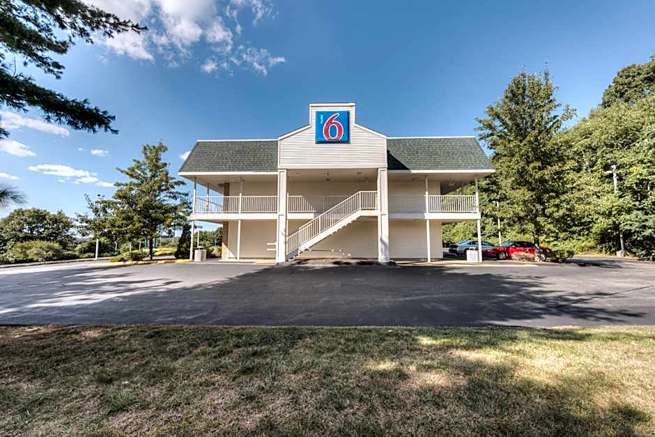 Motel 6 Niantic, CT - New London