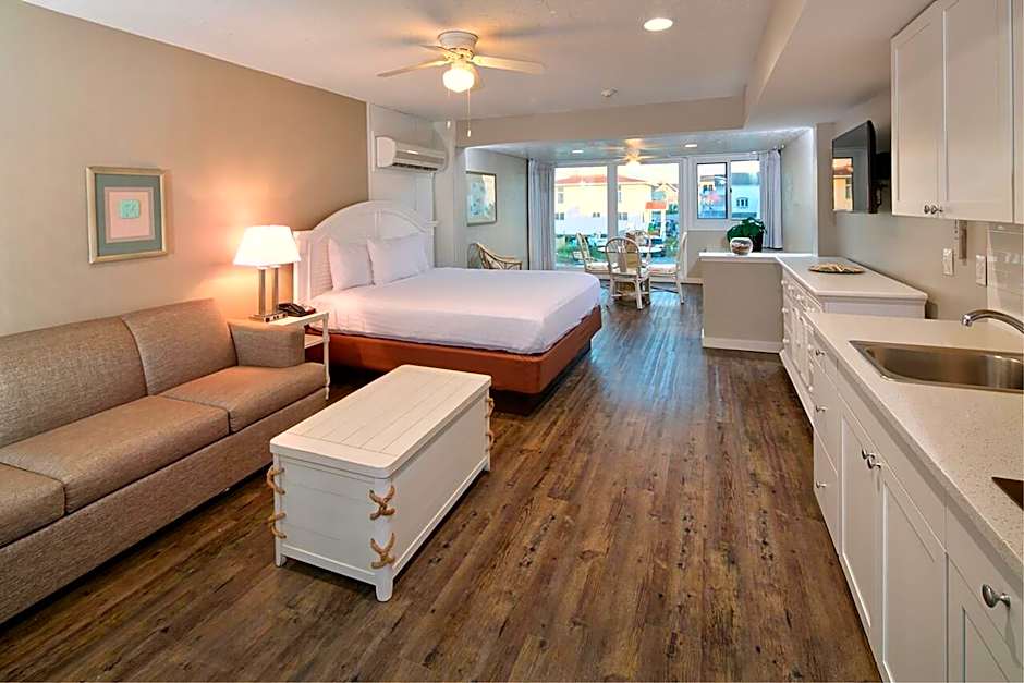 Surf Club Oceanfront Hotel