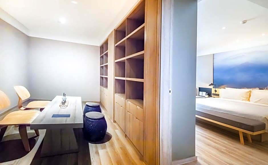 Atour Hotel (Jining Taibai Road Canal City)