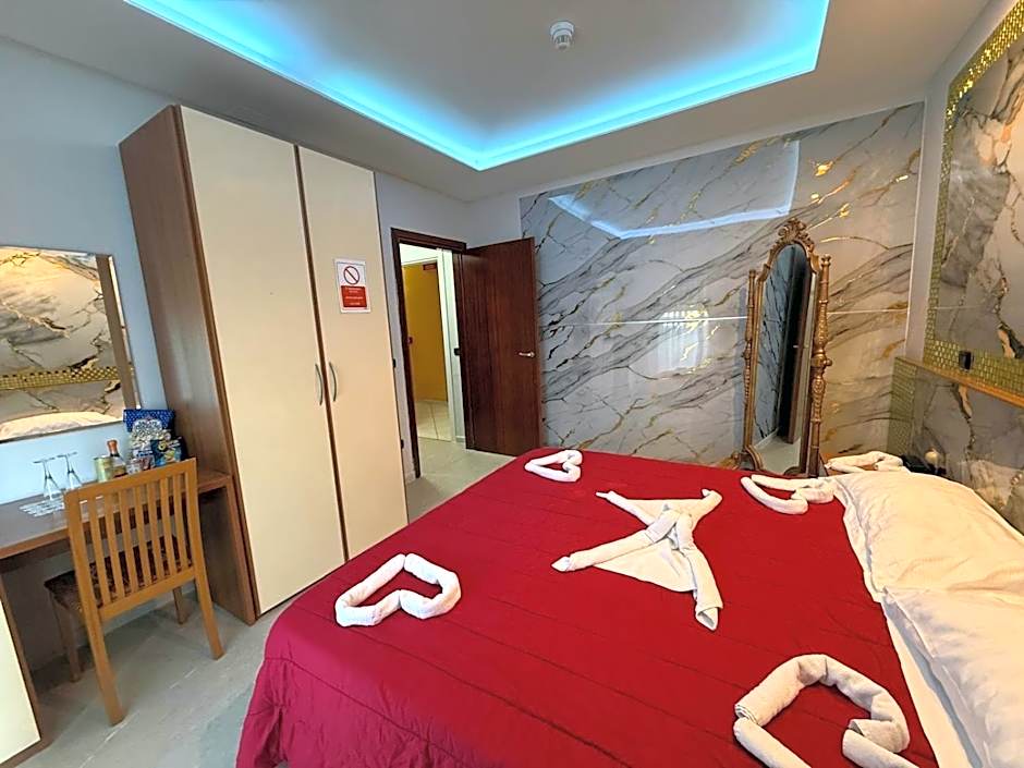 Hotel Happy Days