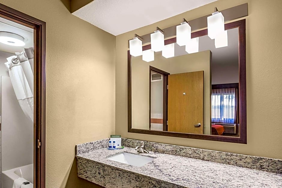 AmericInn by Wyndham Blue Earth