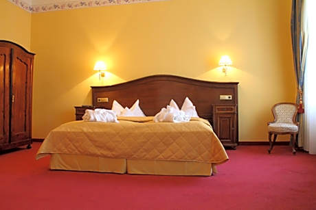 Three Room Apartment (4 adults)